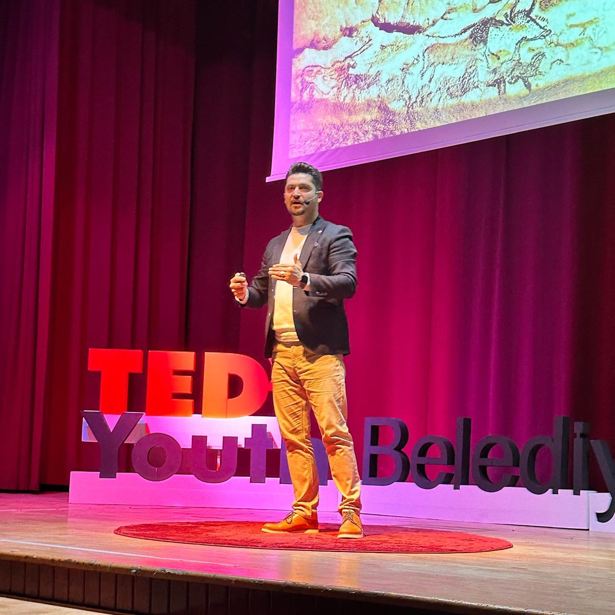 <a href="/TEDxFethiyeBFL/">TEDxBelediyeFenLisesi Youth</a> etkinliğinde bu sefer #DesignThinking konuştuk! Kendi adıma çok keyif aldığım değerli bir sunum ve buluşma oldu. 
Bu güzel etkinlik için teşekkürler #Fethiye!
#tedx #fethiye #tedxfethiye #designthinking #tasarımodaklıdüşünce