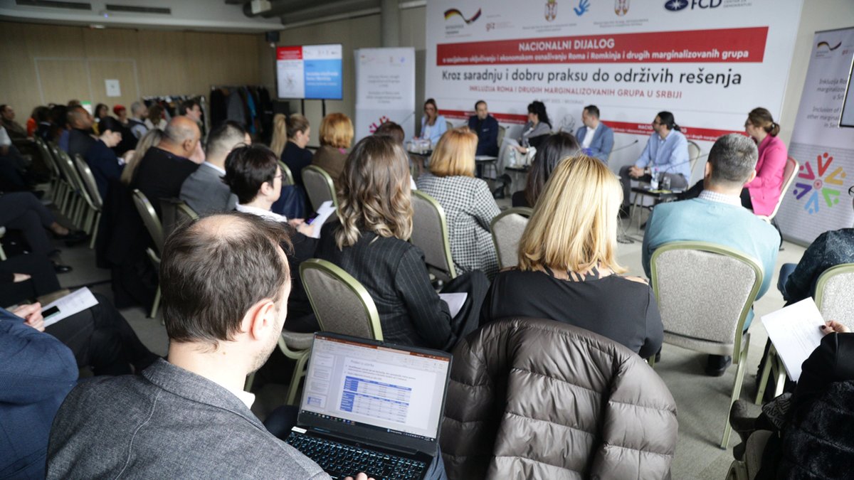 📢💬 Odlična konferencija, kvalitetne diskusije, više od 1⃣2⃣0⃣ učesnika/ca uživo i online 

Hvala svima na posvećenosti i dobroj razmeni ideja za efikasnije ostvarenje naših zajedničkih ciljeva - da Romi, naši sugrađani, žive bolje #InkluzijaRoma #GIZ #FCD