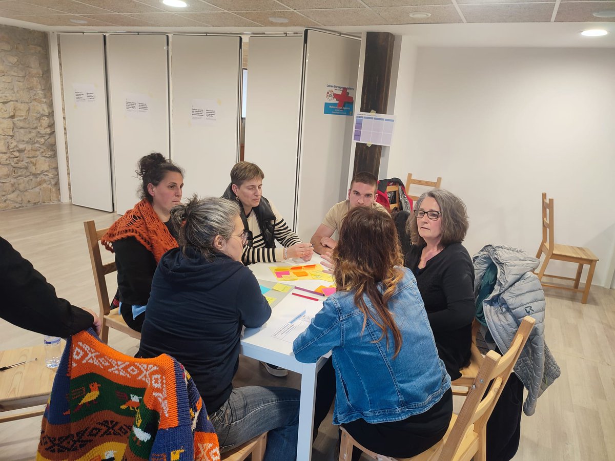 comunalnavarra's tweet image. Ayer, en #Jauntsarats, pusimos en marcha el ecosistema #Comunal de #Basaburúa, con un 'open space' muy participativo en el que hablamos de los temas que ves en el cartel. ¡Gracias por acompañarnos en esta aventura!