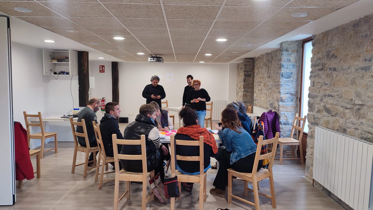 comunalnavarra's tweet image. Ayer, en #Jauntsarats, pusimos en marcha el ecosistema #Comunal de #Basaburúa, con un 'open space' muy participativo en el que hablamos de los temas que ves en el cartel. ¡Gracias por acompañarnos en esta aventura!