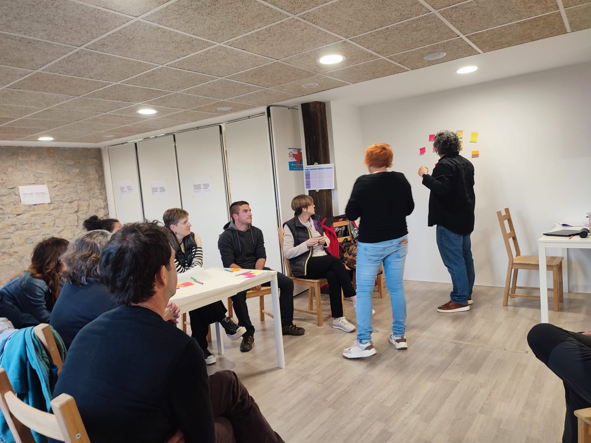 Ayer, en #Jauntsarats, pusimos en marcha el ecosistema #Comunal de #Basaburúa, con un 'open space' muy participativo en el que hablamos de los temas que ves en el cartel. ¡Gracias por acompañarnos en esta aventura!