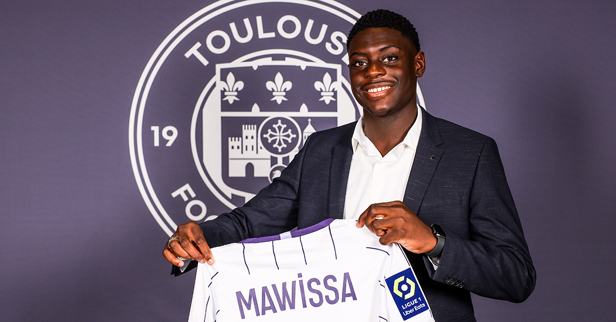 ToulouseFC's tweet photo. 4 pitchouns de notre génération 2005 sélectionnés en @equipedefrance U18 🇫🇷
Le gardien @guillaume_rts40, les défenseurs C.#Mawissa et Y.#Aradj, et l'attaquant N.#Edjouma.
Le TéFéCé est le club le plus représenté de cette catégorie !
👏 à nos jeunes Violets
#DeboutToujours 😈 https://t.co/N8aXSdKnxt