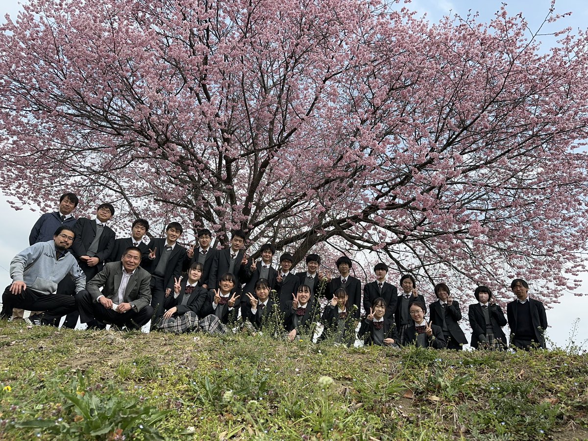 mirai_ADM's tweet photo. 今日で2泊3日の「新高3学び合い合宿」が終了しました。合宿の最後には校長先生も駆けつけてくれて、大団円です。
来たる受験に向けて、これからも頑張ります！ https://t.co/nV5oDLUSw2