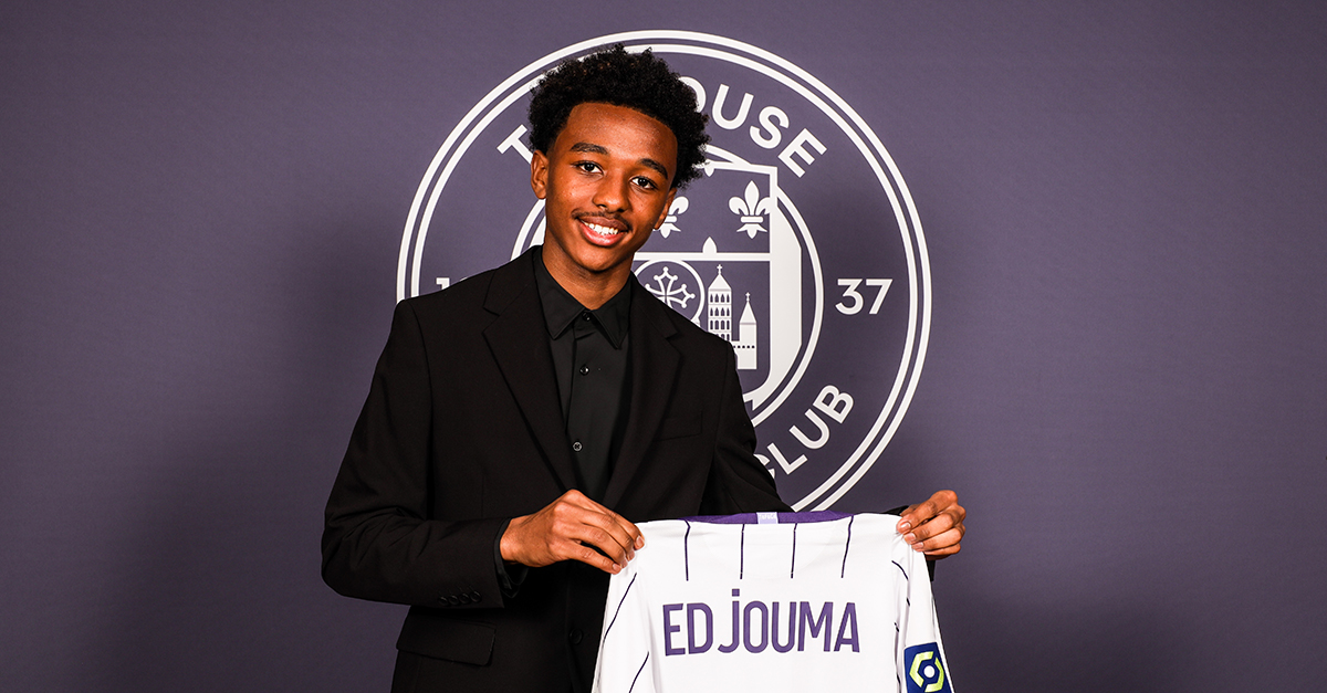 ToulouseFC's tweet photo. 4 pitchouns de notre génération 2005 sélectionnés en @equipedefrance U18 🇫🇷
Le gardien @guillaume_rts40, les défenseurs C.#Mawissa et Y.#Aradj, et l'attaquant N.#Edjouma.
Le TéFéCé est le club le plus représenté de cette catégorie !
👏 à nos jeunes Violets
#DeboutToujours 😈 https://t.co/N8aXSdKnxt
