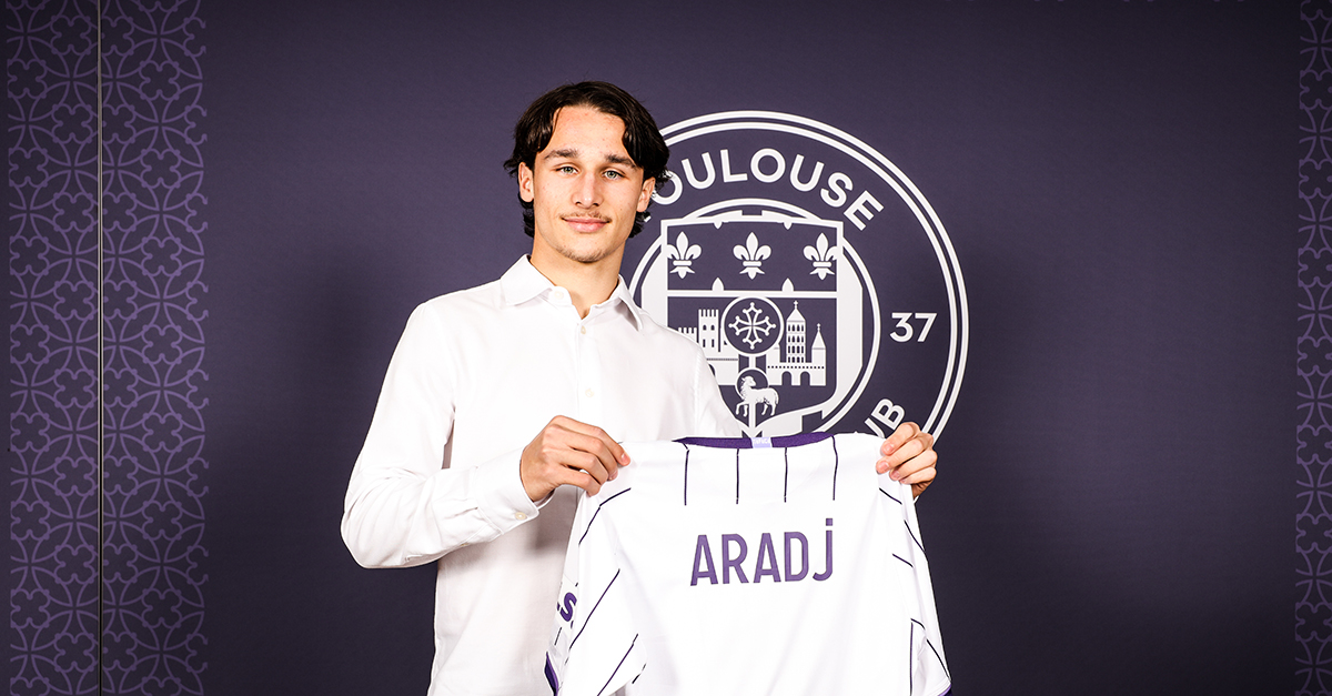 ToulouseFC's tweet photo. 4 pitchouns de notre génération 2005 sélectionnés en @equipedefrance U18 🇫🇷
Le gardien @guillaume_rts40, les défenseurs C.#Mawissa et Y.#Aradj, et l'attaquant N.#Edjouma.
Le TéFéCé est le club le plus représenté de cette catégorie !
👏 à nos jeunes Violets
#DeboutToujours 😈 https://t.co/N8aXSdKnxt