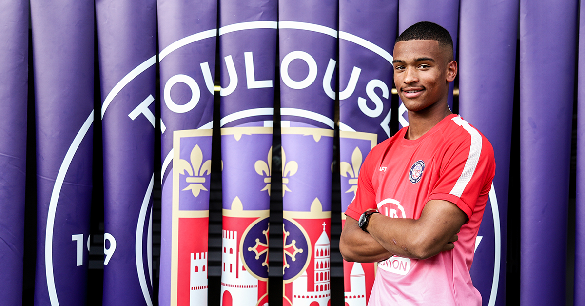 ToulouseFC's tweet photo. 4 pitchouns de notre génération 2005 sélectionnés en @equipedefrance U18 🇫🇷
Le gardien @guillaume_rts40, les défenseurs C.#Mawissa et Y.#Aradj, et l'attaquant N.#Edjouma.
Le TéFéCé est le club le plus représenté de cette catégorie !
👏 à nos jeunes Violets
#DeboutToujours 😈 https://t.co/N8aXSdKnxt