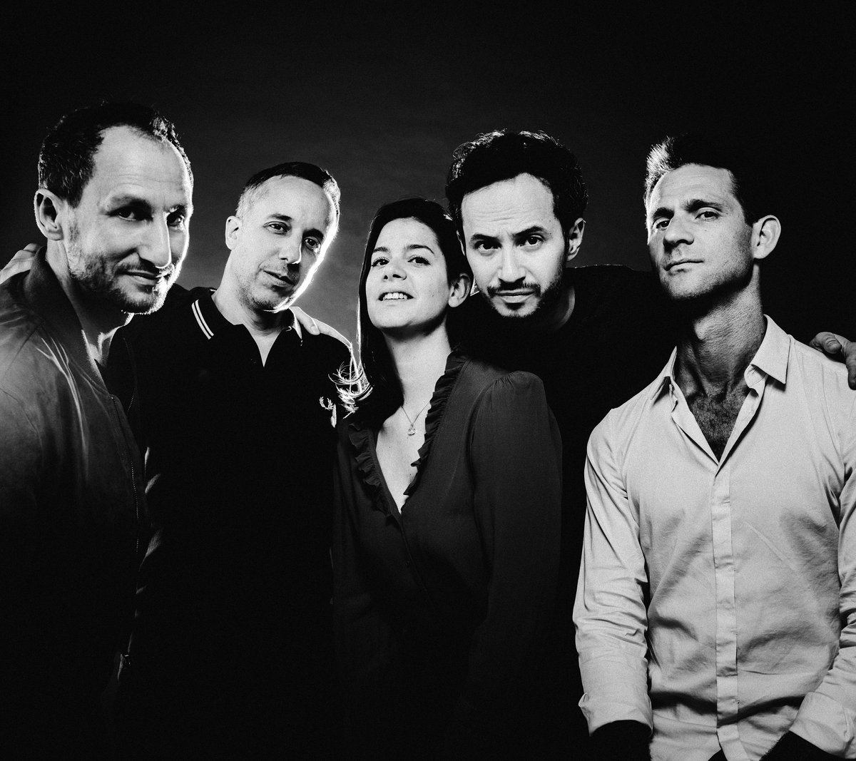 本日(3/17)発売! エベーヌ弦楽四重奏団にアントワン・タメスティが加わり、心に響く暖かさ、各楽器との対話により、新鮮で魅惑的な演奏を披露した《モーツァルト:弦楽五重奏曲第3&4番》。作品の深奥に迫っていく鋭敏な感性には脱帽 https://t.co/NxhvLTA6fI