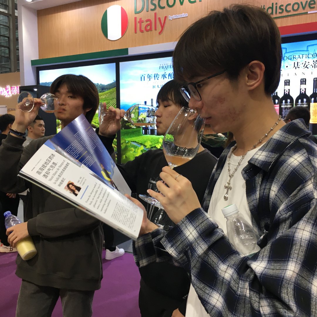 winechannelit's tweet photo. La fiera #Interwine a #Shenzhen si è conclusa con successo! Alta affluenza di professionisti tra buyer, distributori ed esperti del settore!
Finalmente un'atmosfera leggera e ricca di entusiasmo per questo primo grande eventi del 2023 in #cina! https://t.co/WPU04NeAb1