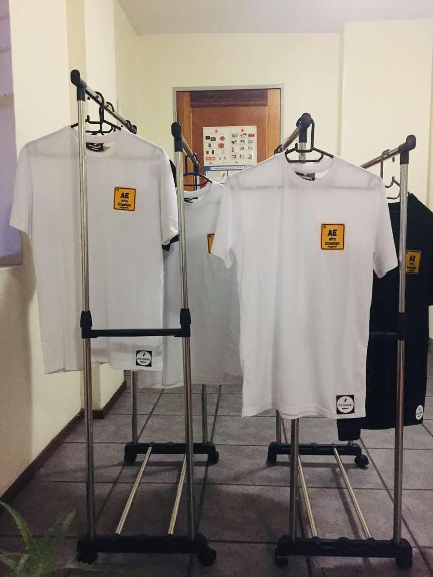 AfroEssentialZA's tweet photo. Afro Essentials Merchandise now available for only R250. We also courier nationwide at  a fee. 👕💛

You can order directly on the DMs or contact : 079 289 9785. Thank you 💛

NB: ALL COLORS ARE AVAILABLE (XS - XXL)

#Afrohouse #AfroEssentilialsApparel #EFFNationalShutdown #EFF https://t.co/OPvUKBXS9Z