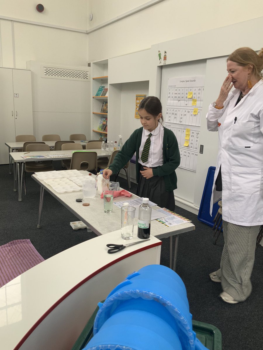 NorthTown4PC's tweet photo. Thank you to @FizzPopSciSW for a really interesting afternoon learning about acids and alkalines. We even got to make our own slime!👩🏼‍🔬👨🏻‍🔬🧪🥼 https://t.co/wijbAj9C7J