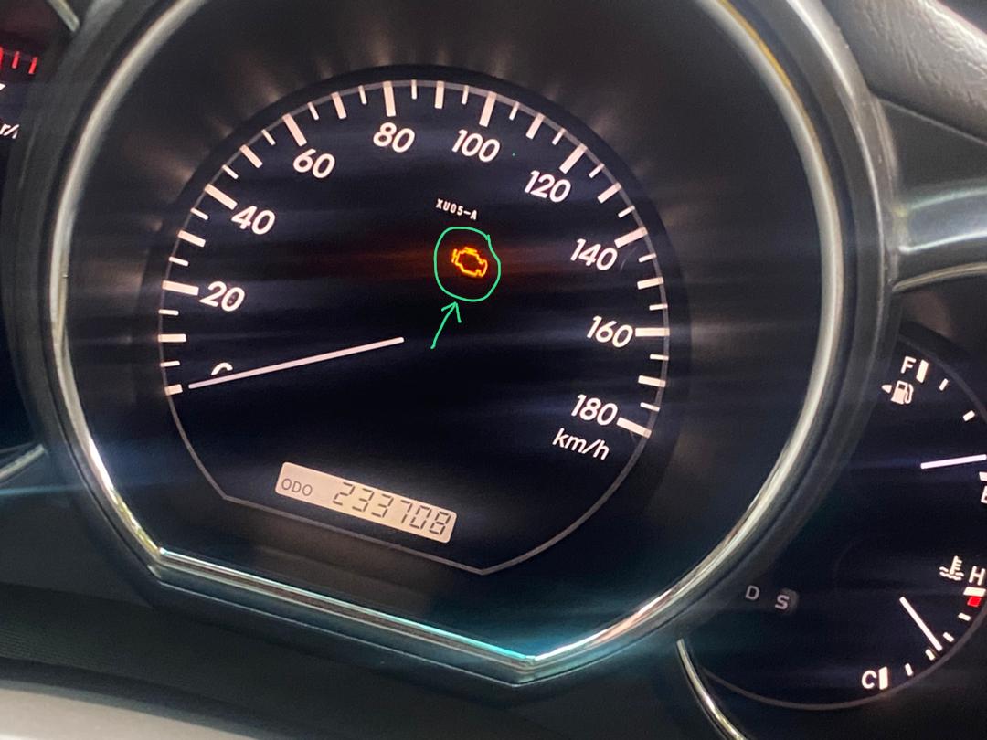 InfluencerUg1's tweet photo. I am tired of pretending..what does that ka light mean? https://t.co/MGh2GSNkEg
