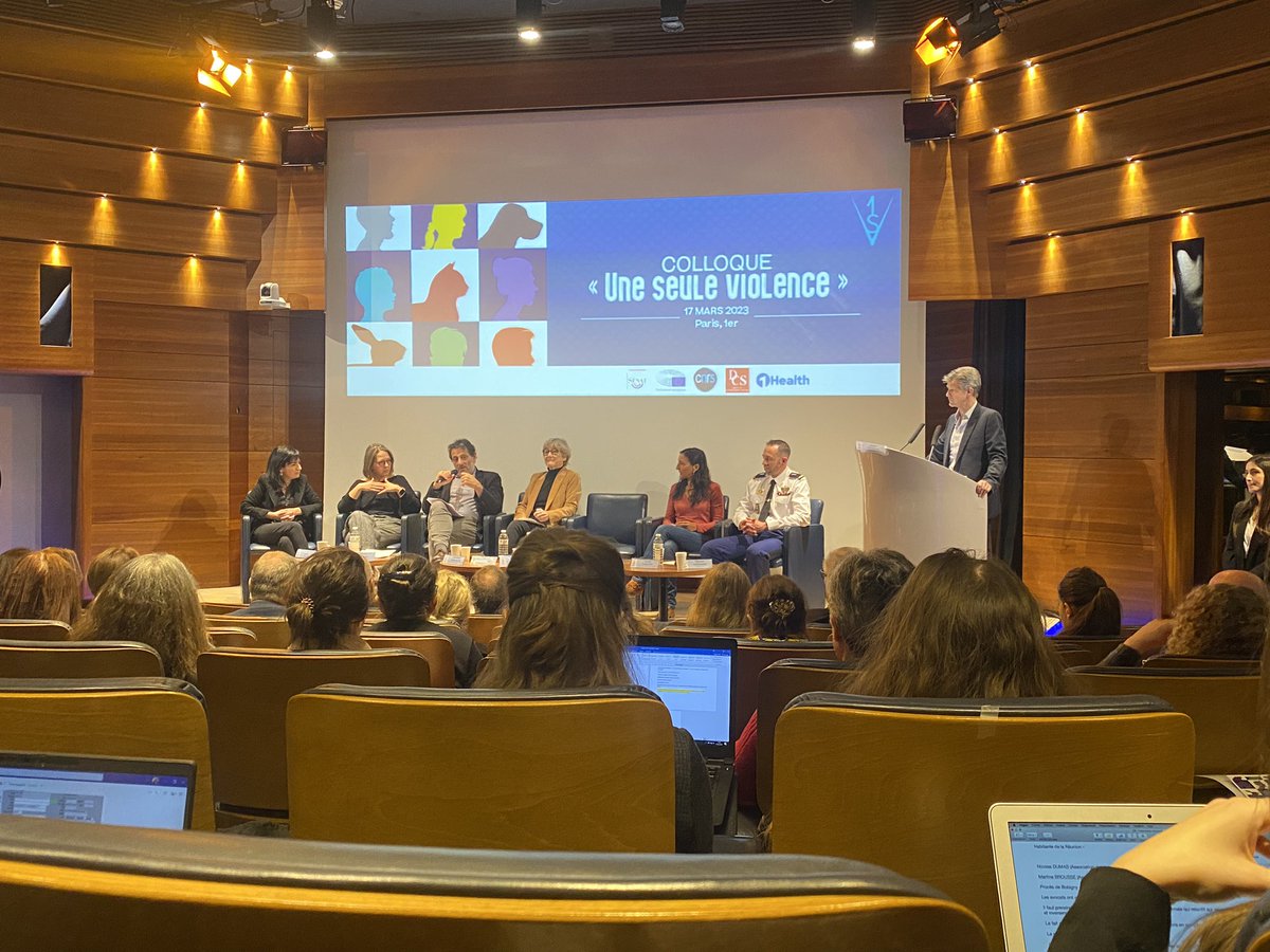 dib_saliha's tweet image. Une civilisation qui ne protège pas ses sujets vulnérables porte le virus de la mort Dr Jean Marc Benkemoun #1health #uneseuleviolence #OneHealth #maisondubarreau #paris #protectionanimale