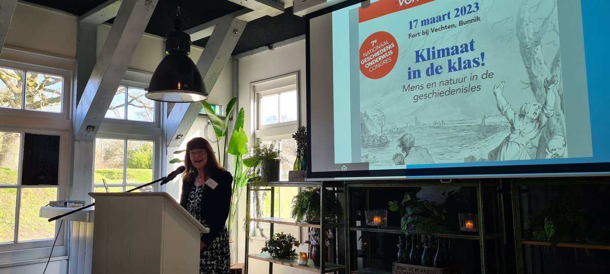 gsonderwijs's tweet photo. Onze voorzitter @Marjan0701 opent het 7de nationaal geschiedenisonderwijscongres in Fort bij Vechten. https://t.co/hheTwaAzIX