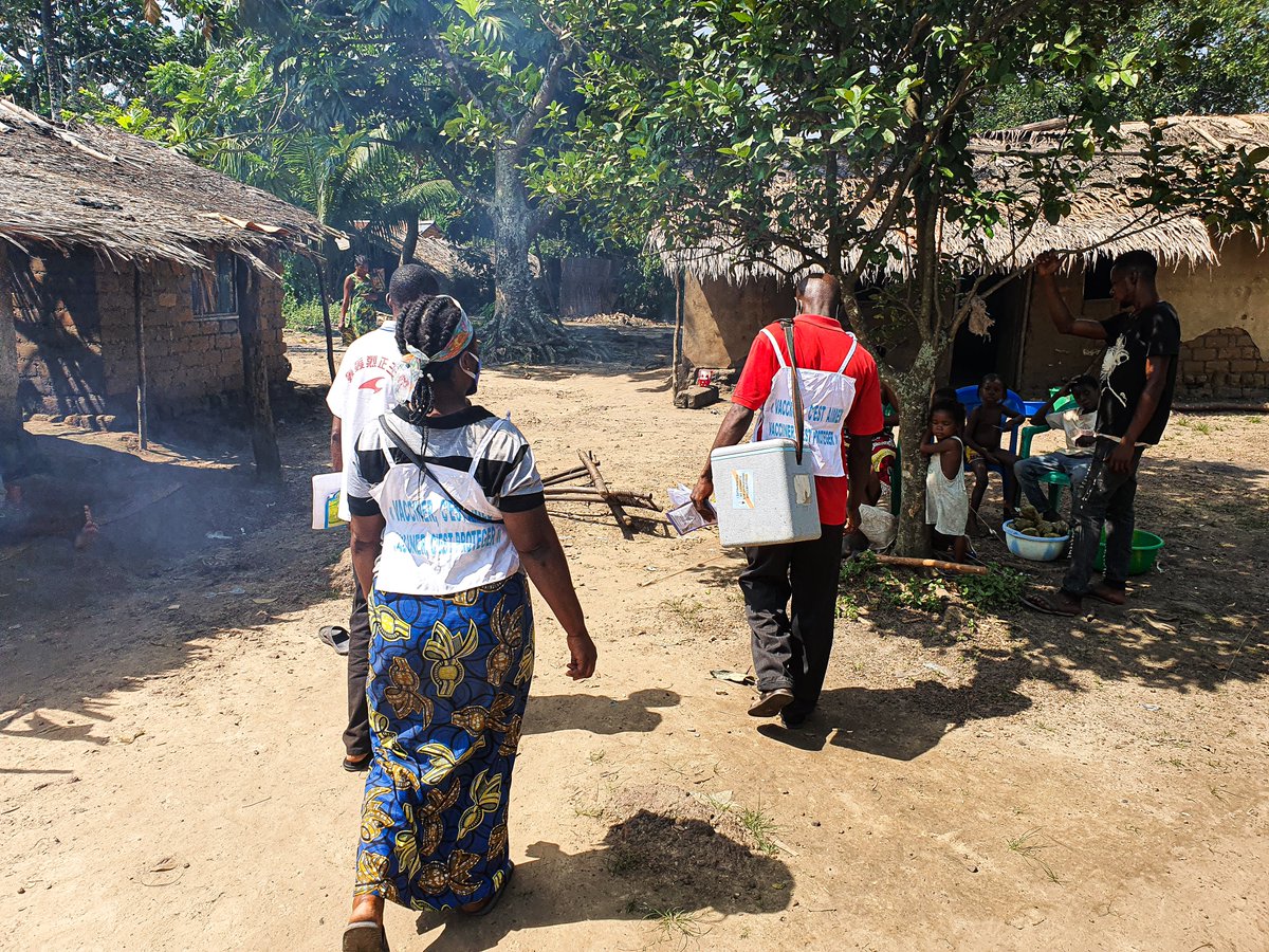 OMSRDCONGO's tweet photo. 2ème Jour de la campagne de vaccination contre le #poliovirus #cVDPV1 visant à immuniser plus de 10,8 millions d'enfants âgés de 0 à 59 mois dans 11 provinces 🇨🇩. Les parents & les vaccinateurs doivent veiller à ce que chaque enfant soit vacciné contre cette maladie invalidante https://t.co/g1JGg4SDZF