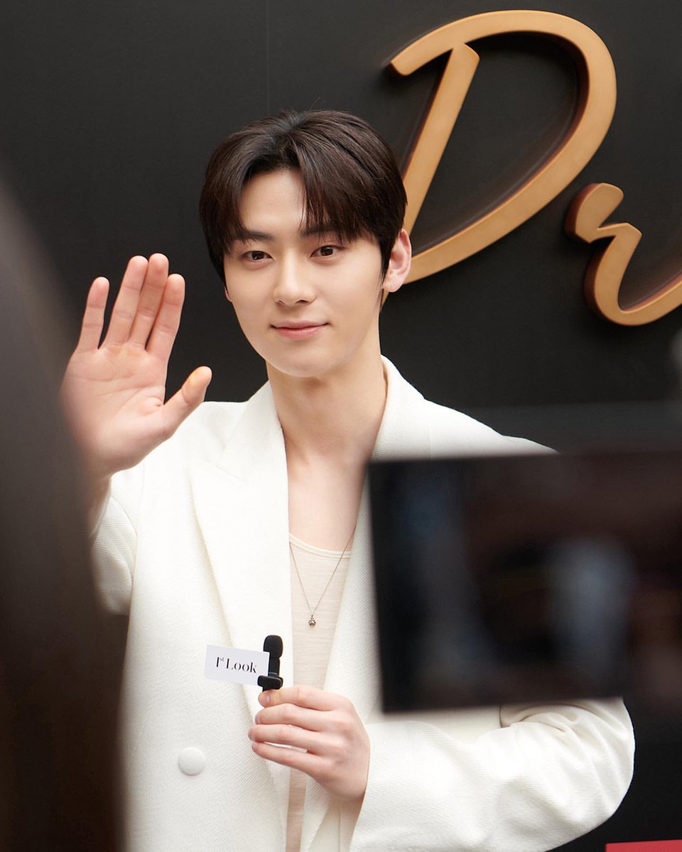 hwang_stagram's tweet photo. 20230317 [optimushwang] ❤️ @clarinskorea 
#클라랑스 #클라랑스프레셔스 
#clarins #clarinsprecious
https://t.co/e922ybgPQJ
#황민현 #Hwangminhyun https://t.co/v4fqWVLFkT