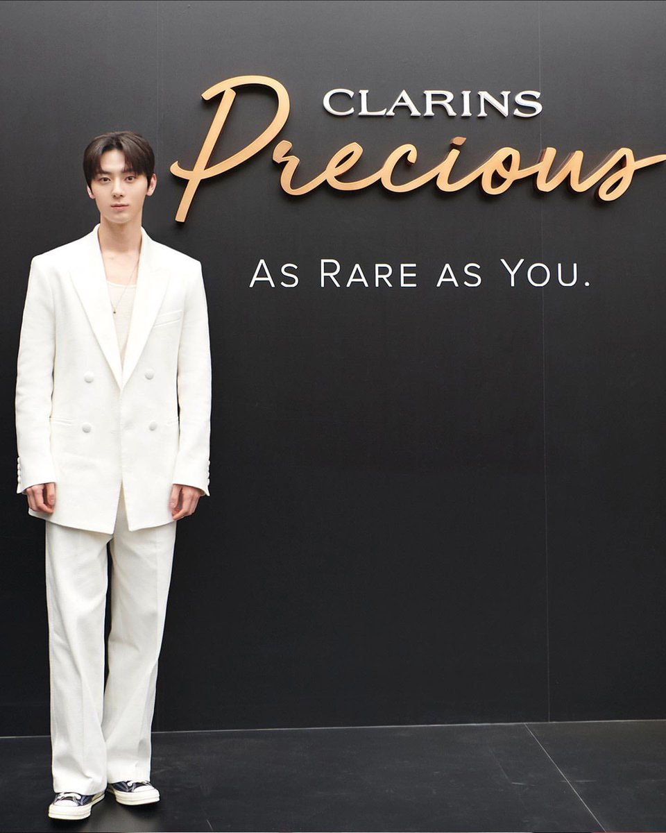 hwang_stagram's tweet photo. 20230317 [optimushwang] ❤️ @clarinskorea 
#클라랑스 #클라랑스프레셔스 
#clarins #clarinsprecious
https://t.co/e922ybgPQJ
#황민현 #Hwangminhyun https://t.co/v4fqWVLFkT