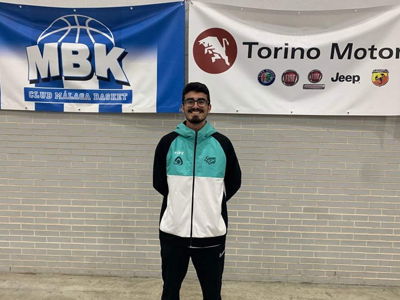 clubmbk's tweet photo. Nuestro entrenador David del equipo Premini "Revello de Toro Málaga basket", estará en la selección de la VII #fiestapremini #Valorcesto 🤼‍♂️ de #Benahavis como 2° Entrenador de la Selección Malagueña Premini Basket Masculino ¡Enhorabuena David! ¡Lo harás genial! 💪#somosMBK https://t.co/cMFyS7Thuv