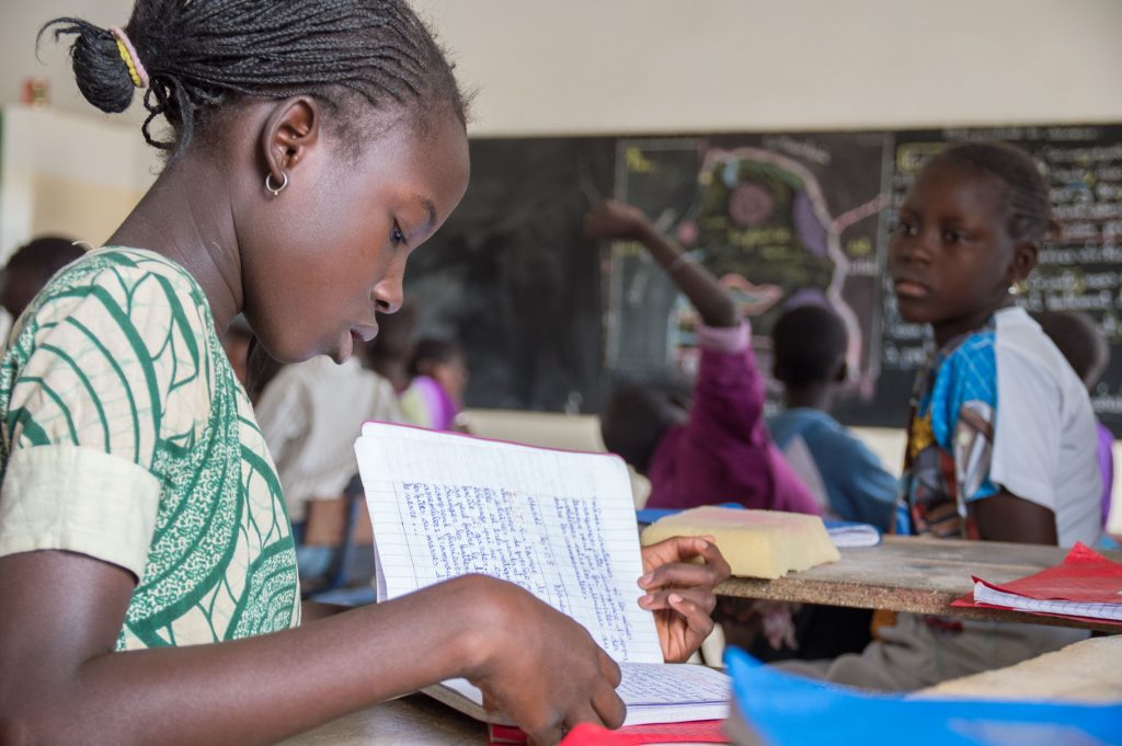 cooperazione_it's tweet photo. #CooperazioneItaliana in #Senegal 🇮🇹🇸🇳.
Nuova iniziativa per migliorare l'accesso e la qualità dei servizi socio-educativi di protezione dell'infanzia.

#Italian Cooperation in #Senegal | New initiative to improve access &amp; quality of socio-educational child protection services. https://t.co/GwchJdW5Pz