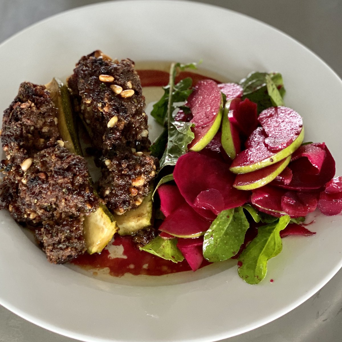 CallissClan's tweet photo. Tonight’s dinner was prepared by @SCalliss (who either loves me very much, has done something wrong or wants something 🤔😂)
Apple, rhubarb & beetroot salad #GillMeller #RootStemLeafFlower & roasted zucchini topped with #Ottolenghi #Simple lamb & feta meatballs mixture https://t.co/cuhl0VYVvS