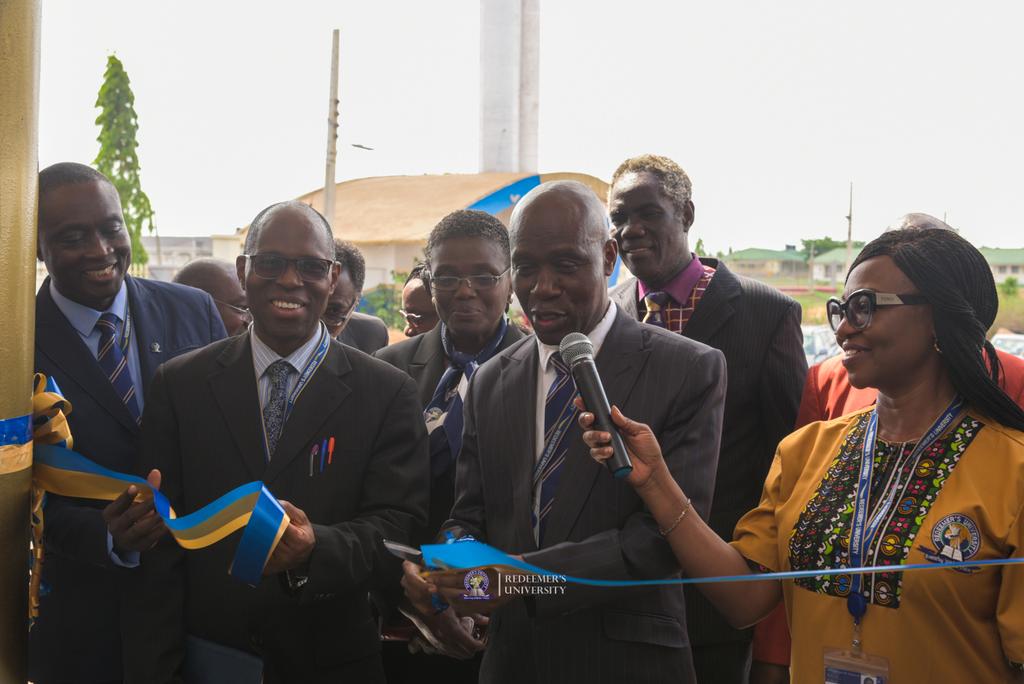 RedeemersUni's tweet photo. Pictures from the commissioning of a microfinance building donated and handed over to the University by the Bursary Department.

The building was commissioned yesterday by the Vice-Chancellor Prof. Anthony Enisan Akinlo.

#Redeemersuniversity
#insiderun
#commisioning https://t.co/jRifDjm8Du