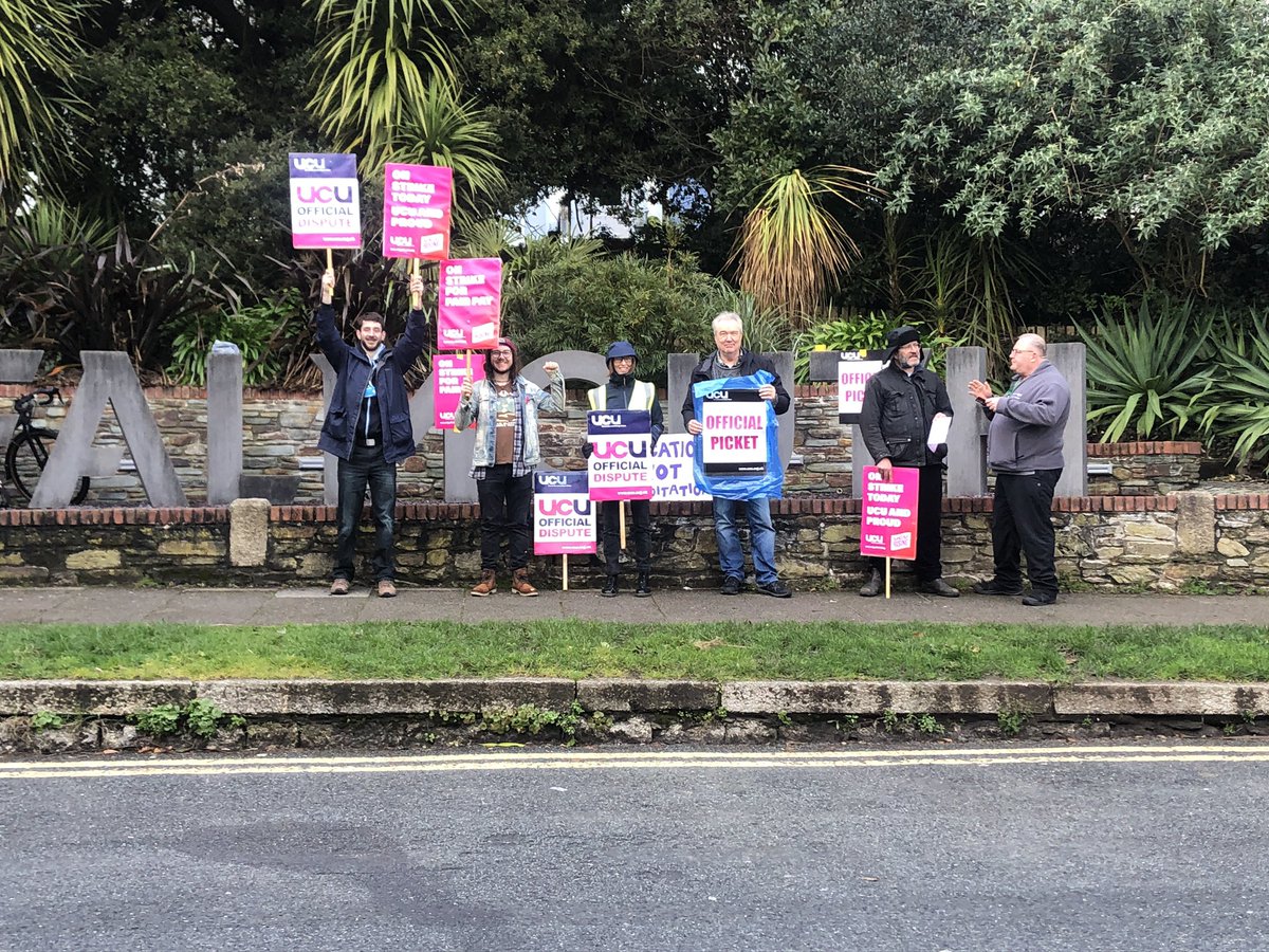 Back at it again- on strike for fair pay and conditions in universities. #ucuRISING #UCUstrike