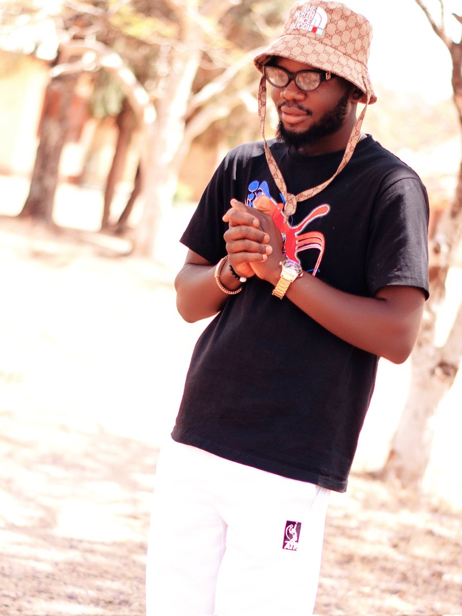 kingsbit4u's tweet photo. I'm feeling like Moses with the stick 😂🤪😂
#KiNgSwOrLd 💦🪄💦
#Ice_prince 🧊🧊
#Get_at_you 🪄🧊🪄 https://t.co/ZwFc8wxyuT
