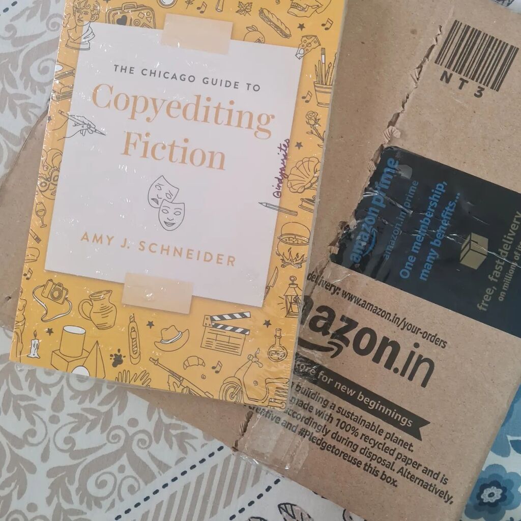 📙✨️I just got my copy of #TheChicagoGuidetoCopyeditingFiction @amyjschneider
📙 
 In this long-awaited book from the publisher of the Manual, Amy J. Schneider, a veteran copyeditor who’s worked on bestsellers across a wide swath of genres, delivers a … instagr.am/p/Cp4jQaxr9Ci/