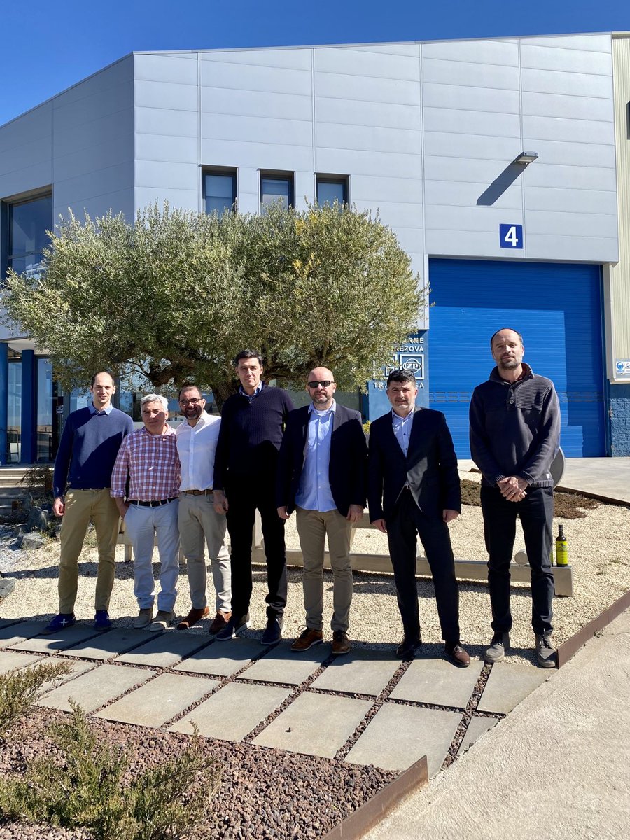 jurajtomaga's tweet photo. 🇸🇰 business success story in 🇪🇸 - #Transmesa owned by #ZeleziarnePodbrezova is not present only Arenys del Mar but also in Sant Ramón (Lleida). Company specialization is production of precision pipes & tubes.
Happy to see that 🇸🇰 they are doing well 😎 ➡️ https://t.co/HVUtYGhF9L https://t.co/uxjvWut8bd