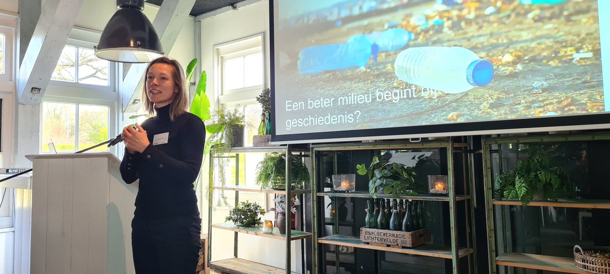 gsonderwijs's tweet photo. De eerste spreker van vandaag is Liesbeth van de Grift van de @UniUtrecht met de lezing "Een beter milieu begint bij... geschiedenis?" https://t.co/7lGlbCEjrh