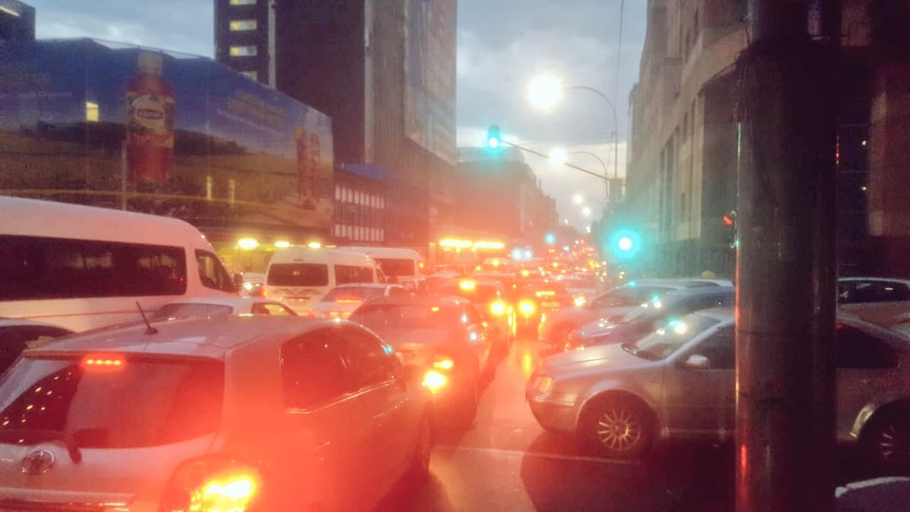 Why do Joburg drivers lose all driving sense when it rains? Stop it.
joburg.org.za/media_/Pages/M… #GZblogs #JoburgRoadSafety #SaferJoburg #JHBTraffic #ArriveAlive