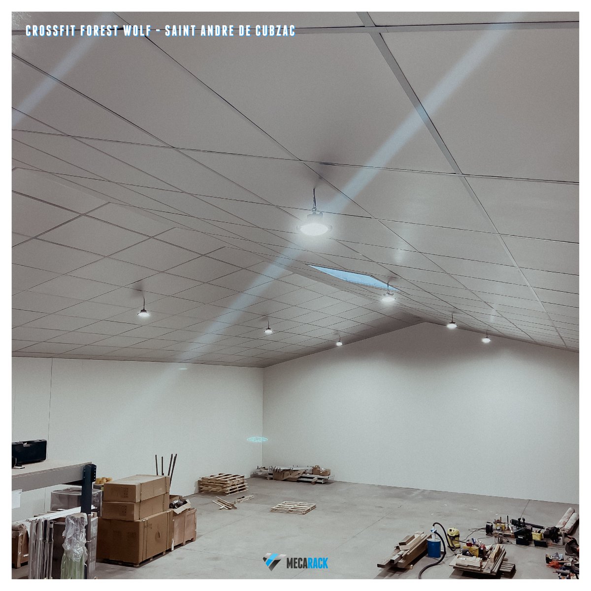mecarack's tweet photo. [ Réalisations en cours ] 🚧

Cette semaine notre #équipe ne s'est pas déplacée bien loin pour ce #chantier... Juste à côté de nos bureaux !

🧍🏻‍♂️ Le client : CrossFit Forestwolf
🎯 La #demande : pose de faux #plafond sur une surface de 500 mètres carrés https://t.co/Las9TQHtJZ