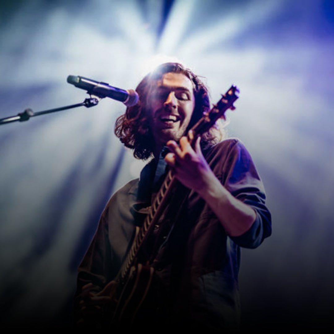 Hozier is back with a brand new UK tour and a huge Cardiff Castle date. 

itsoncardiff.co.uk/hozier-announc…