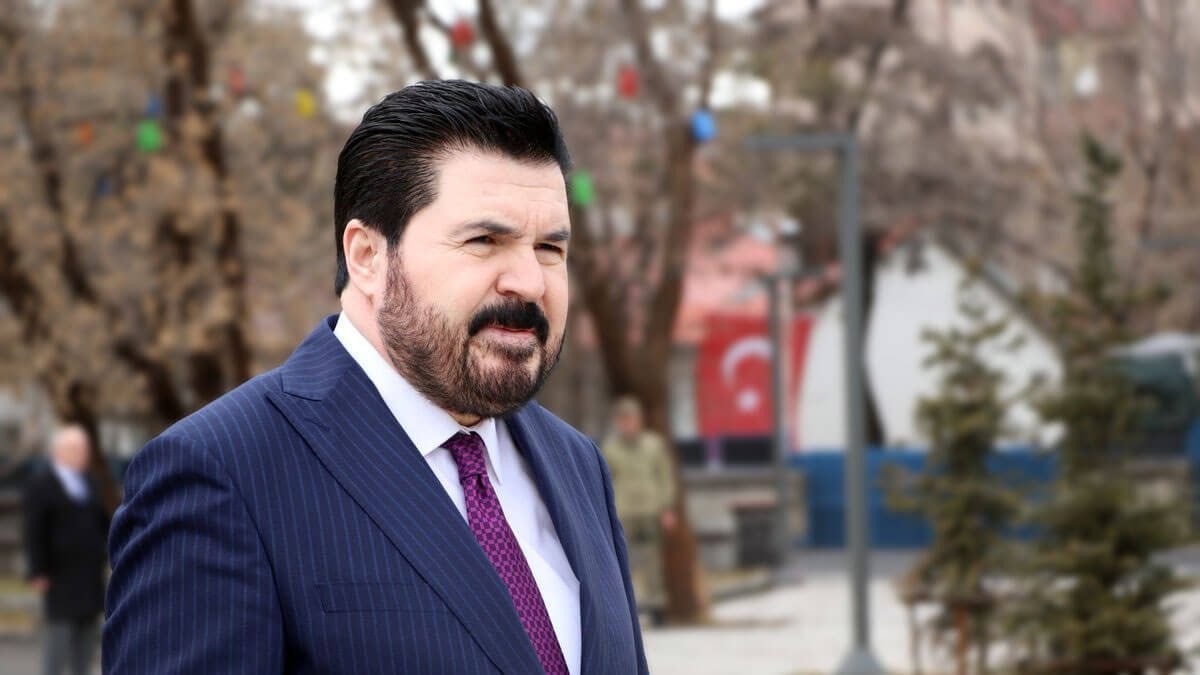 #SONDAKİKA | Ağrı Belediye Başkanı Savcı Sayan, milletvekili adayı olmak için Belediye Başkanlığından istifa etti.