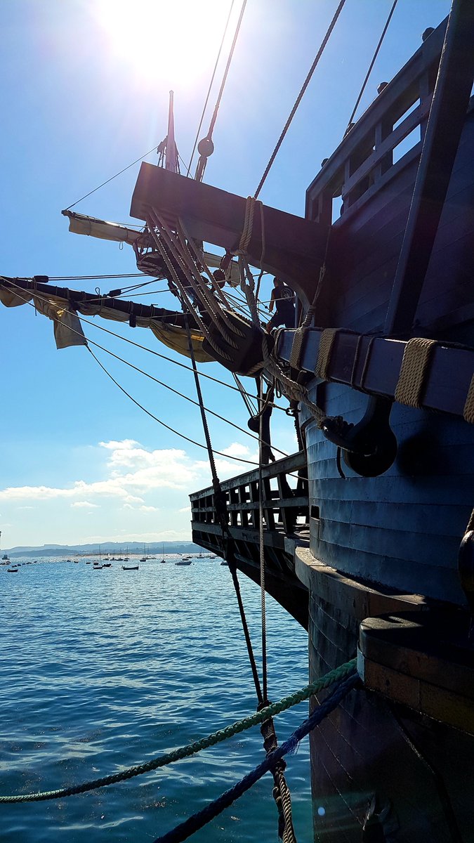 Apez140's tweet photo. #Contraluces sobre un @galeonandalucia de
@NaoFundacion en lejano día de la Bahía para Saludarte nuestra Muy Querida @currelator, y desearte junto a Inma, que en Aliezo es, toda dicha y alegría posibles en este fin de semana que inicia Concha.
Abrazos y Besos van mil...🧚♀️😎 https://t.co/EwszoddUlS