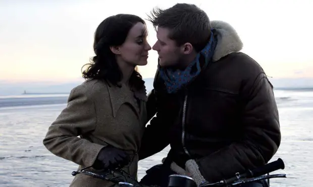 ExtremeFootbal4's tweet photo. @Gibboanxious Jim Sheridan's return home didn't go well. #TheSecretScripture is a banal weepy drama is best remembered for Rooney Mara's shite attempt at an Irish accent. I'm not sure what Jim was going for with this, maybe an Irish English Patient, except it turned out even more boring. https://t.co/oycIFgP0oB