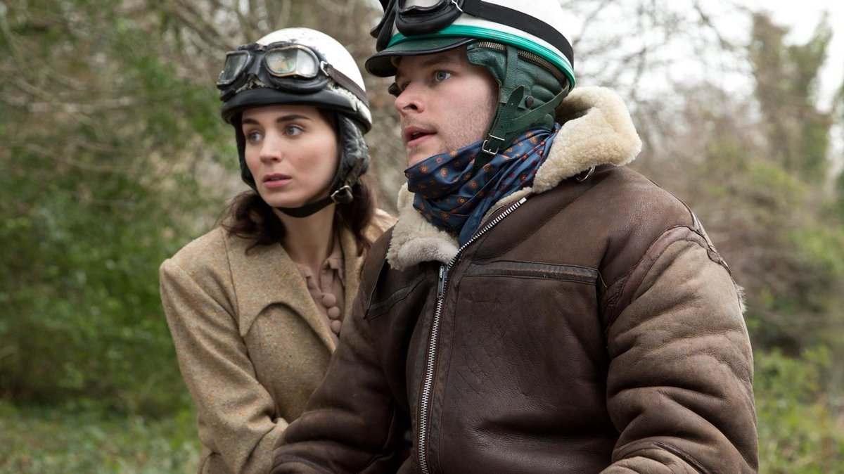 ExtremeFootbal4's tweet photo. @Gibboanxious Jim Sheridan's return home didn't go well. #TheSecretScripture is a banal weepy drama is best remembered for Rooney Mara's shite attempt at an Irish accent. I'm not sure what Jim was going for with this, maybe an Irish English Patient, except it turned out even more boring. https://t.co/oycIFgP0oB