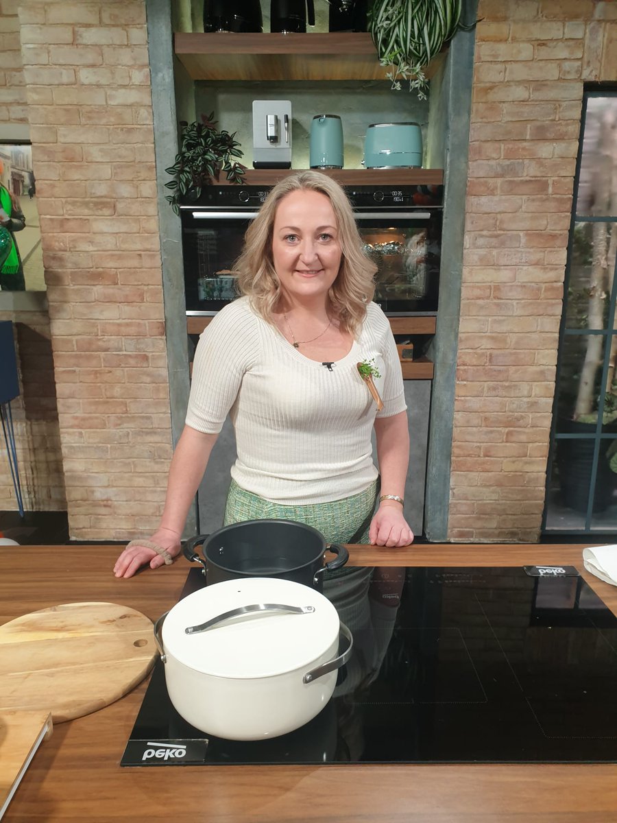 Lizzy from <a href="/LizzysLK/">Lizzyslittlekitchen</a> is in the kitchen this morning making Bacon &amp; Cabbage 

Details - virginmediatelevision.ie/shows/irelanda…

#IrelandAM