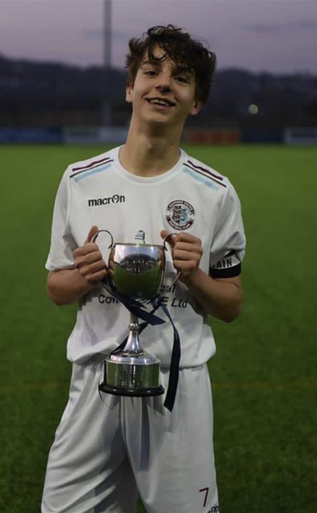 hastingsufc's tweet photo. ONE OF OUR OWN ❤️

A boy who is an inspiration to all of our @hufcacademy players

A HASTINGS boy rising through the ranks 

Please help towards his surgery &amp; recovery 

READ MORE https://t.co/05eXO1NX7V

#COYU 💨💨💨 https://t.co/tCIbyFvlpQ
