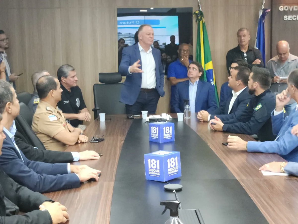 PabloSilvaLira's tweet photo. 🔎 Em 2004, quando o CIODES começou as operações, eu trabalhava na Gerência de Estatística e Análise Criminal (GEAC) da SESP/ES.

🖥 Quase 20 anos depois, o CIODES passou por uma importante reforma de ampliação e modernização sob a liderança do Governador Renato @casagrande_es https://t.co/GfHpIMy2z8
