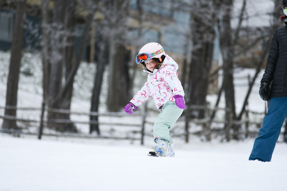 HVResortPA's tweet photo. Hello Hidden Valley friends! 

🎿 Get your lift tickets and rentals online in advance - tickets are limited! https://t.co/G7HX5355oo
🕗 Hours of Operation https://t.co/h6aSxJZAmS 
🚡 Lift &amp; Terrain Status https://t.co/iLWxQLOBhR

Have a great weekend!! ❤️ https://t.co/LjOnCBTbiv