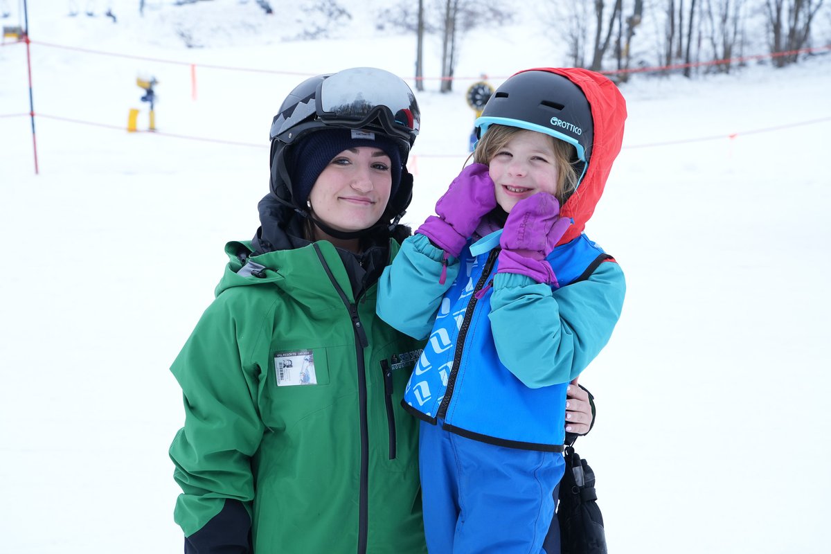 Hello Hidden Valley friends! 

🎿 Get your lift tickets and rentals online in advance - tickets are limited! hiddenvalleyresort.com
🕗 Hours of Operation bit.ly/3JlphjX 
🚡 Lift &amp; Terrain Status bit.ly/3HVECa6

Have a great weekend!! ❤️