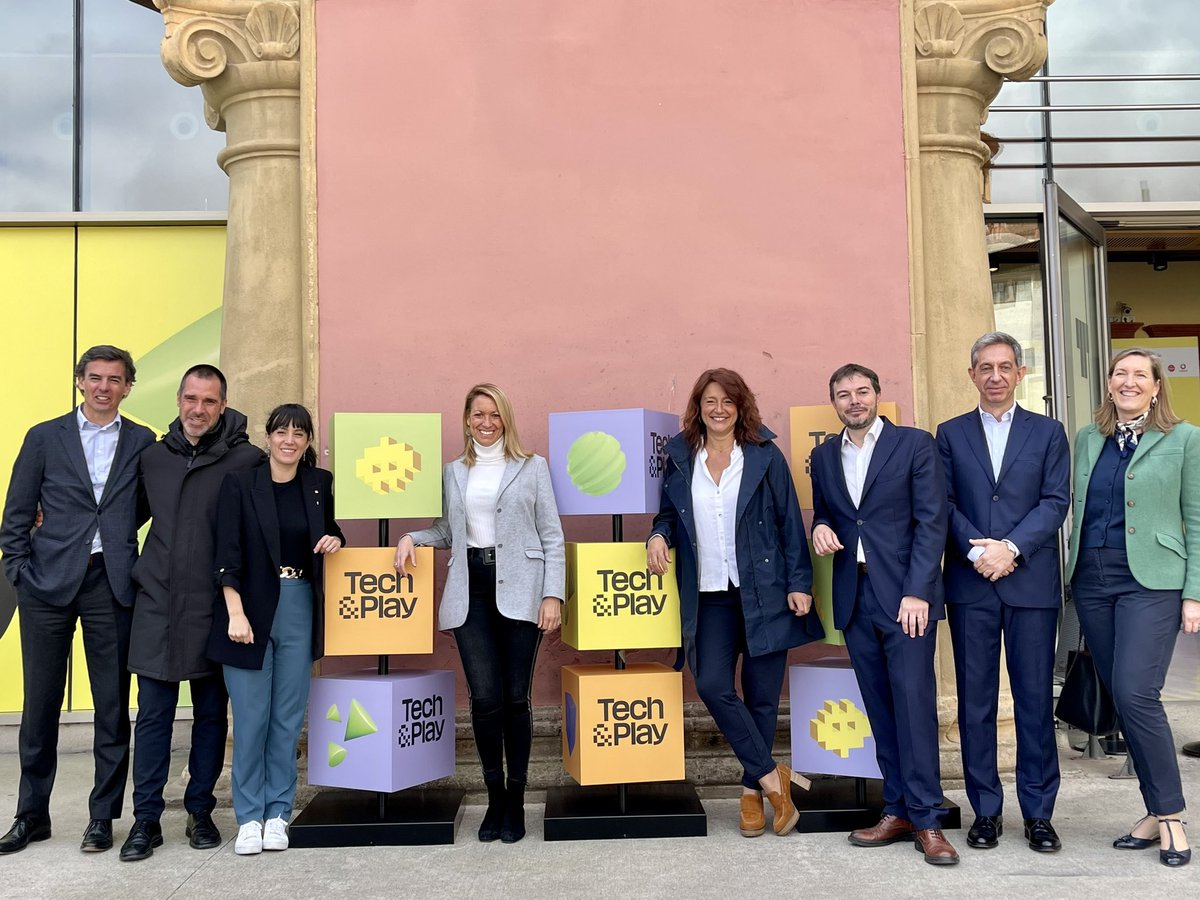 MariaEugeniaGay's tweet photo. El #TechandPlay @MWCapital apropa les tendències en innovació i connectivitat presentades al #MWC2023 a la ciutadania a través de diferents activitats lúdiques. 

Inauguració i recorregut immersiu amb @laiabonetrull @GinaTost i @ffajula. https://t.co/v4Cc8GvoAc
