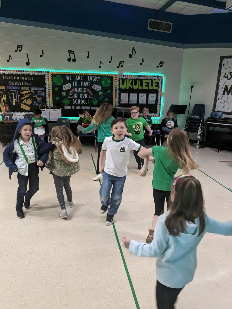 Lauren Thompson tweet media