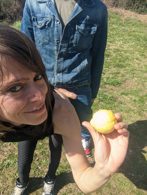 Direi che qua c'e un intruso🤭🤭🤭Voi che dite sara il limone??  Scopri di piu su di me 😈😈👇🖤🧡🔞👇👇 #venerdipesce<a href="/tag/toscana"class="tags"><span>#toscana</span></a><a href="/tag/venerdipesce"class="tags"><span>#venerdipesce</span></a>