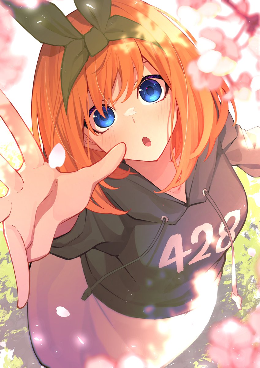 nakano yotsuba 1girl solo blue eyes green ribbon orange hair hood ribbon  illustration images