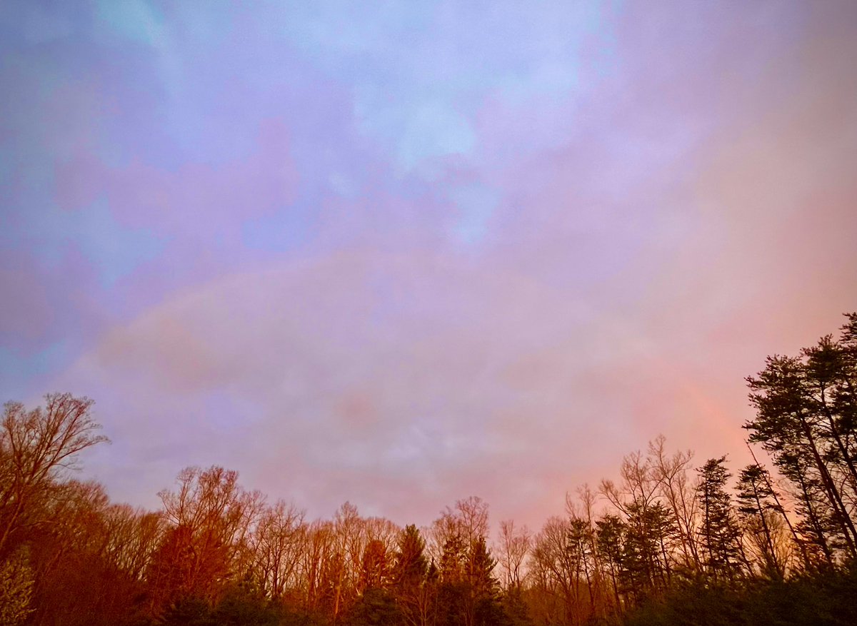MrsBug87's tweet photo. Good Morning from my neck of the woods! Woke up to this gorgeous sight today ☀️🌈 #goodmorning #happyfriday #rainbow https://t.co/5XziEAEEQj