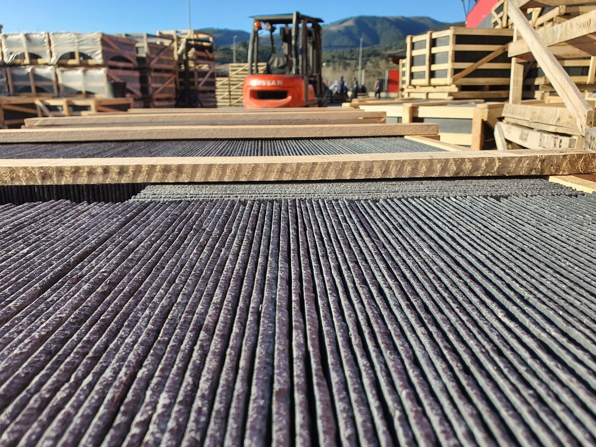 material_alcupi's tweet photo. #PIZARRA// Venta de tejas de pizarra, #ganchos y todo el material para construir un tejado de pizarra.
🛒 https://t.co/zk9Xwx40HO
📦 Enviamos material a toda España.
ALCUPI - Tu almacén de material para tejados.
¿Necesitas ayuda con el pedido? Llámanos: 988320844 - 650192240 https://t.co/t31Q394kHA
