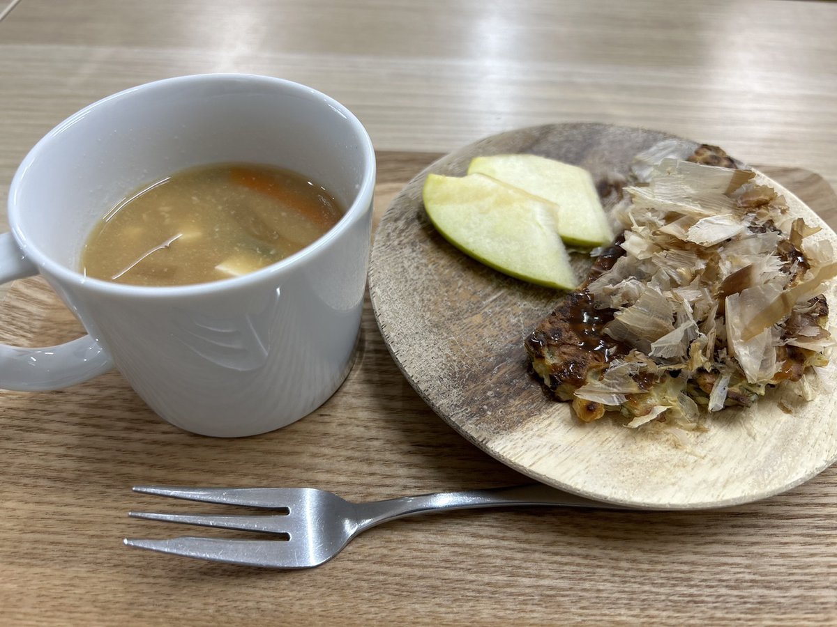 kidsstyle44's tweet photo. ３月17日のおやつ
お好み焼き、りんご、お味噌汁
#放課後デイサービス
#児童発達支援
#放デイ
#発達
#発達障害
#食育
#療育
#オーソモレキュラー
#オーガニック
#グルテンフリー
#カゼインフリー
#無添加 https://t.co/8CBYJtFsBI