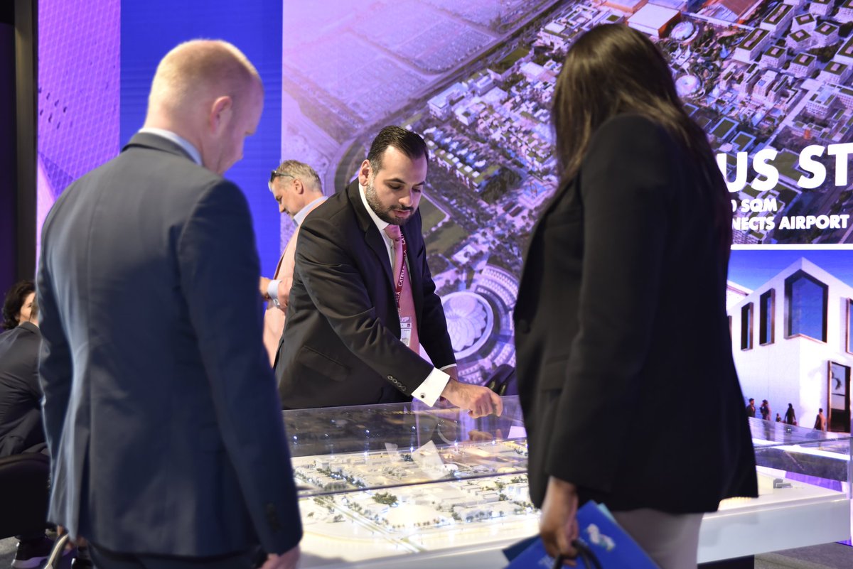 Sarhdevelopment's tweet image. مقتطفات من مشاركتنا في منتدى العقار العالمي تحت مظلة #استثمر_في_السعودية بمدينة كان بفرنسا، نعرض فيها اهم التفاصيل للإستثمار في مشروع #مدينة_مطار_جدة والتي تهدف لتحقيق العديد من مستهدفات #رؤية_السعودية_2030 .
@InvestSaudi_AR