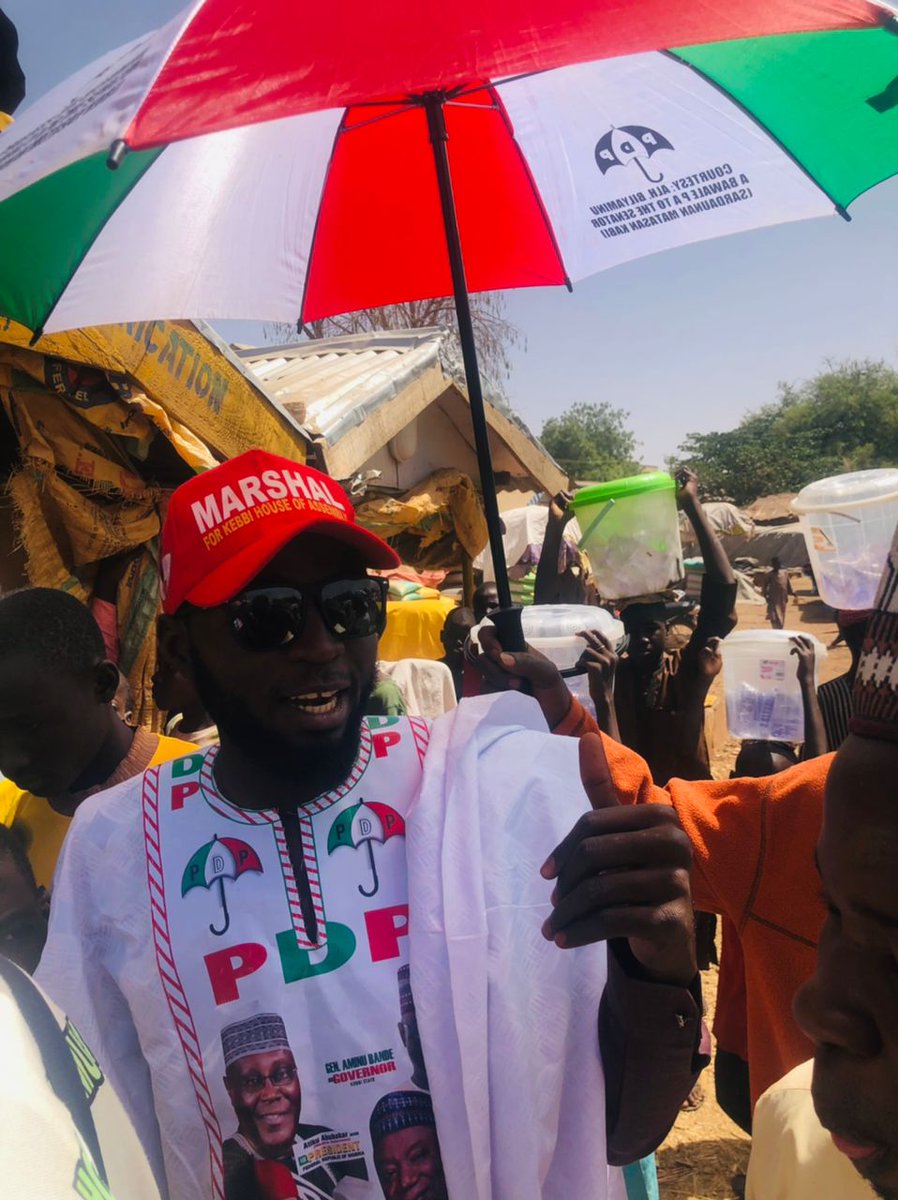 YUNUSA708937002's tweet photo. Umbrella ๐ Can't stop the rain, but make us stand in the rain.
Confidence may not bring success, but give us power to face any challenge in life.
#PDPPOWER
#RESCUEKEBBISTATE
#GeneralBande/#BarrMarshall
@ABSO_SupportOrg @_mohdbande @AGarbaJega https://t.co/Y5gNJFOox1
